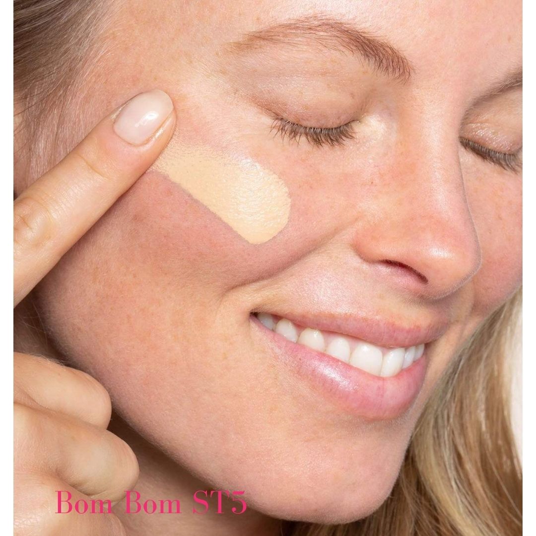 ILIA Super Serum Skin Tint SPF 40 ST5 Bom Bom: (for light skin with neutral undertones) on model - AILLEA