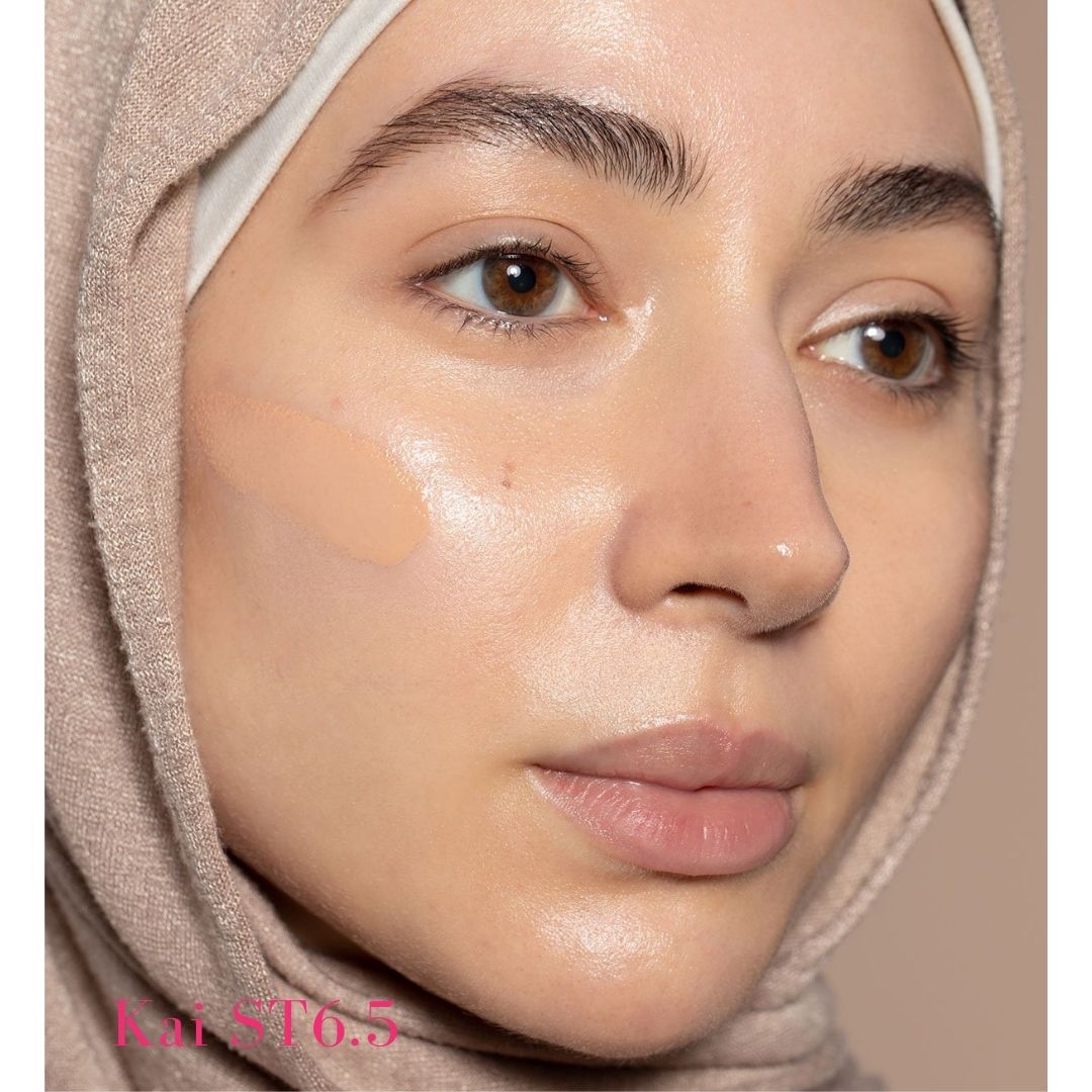 ILIA Super Serum Skin Tint SPF 40 ST6.5 Kai: (for light-medium skin with cool undertones) on model - AILLEA