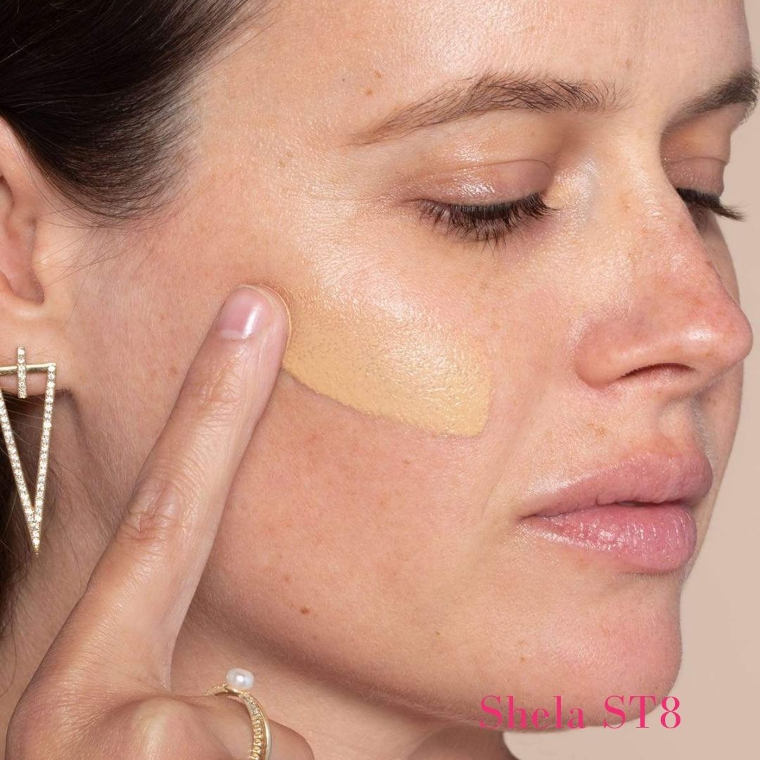 ILIA Super Serum Skin Tint SPF 40 ST8 Shela: (for light-med skin with neutral warm undertones) on model - AILLEA