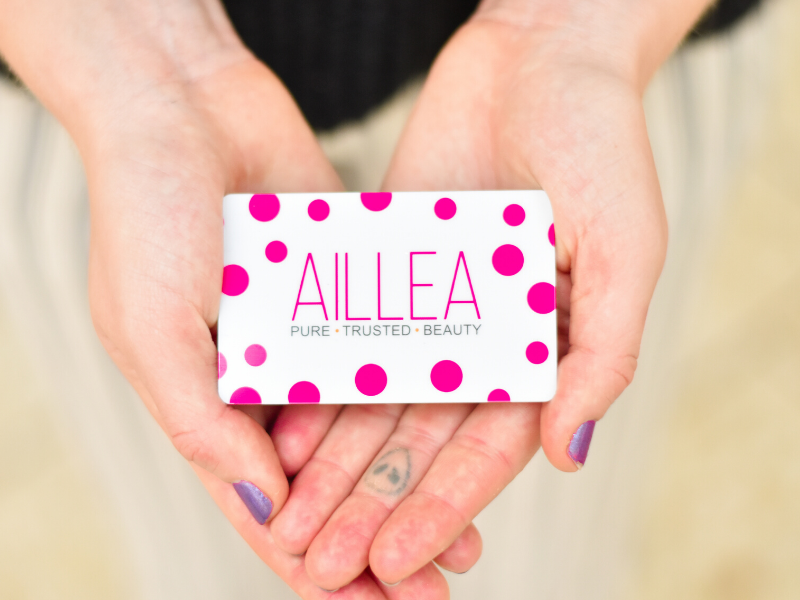 picture of hands holding gift card