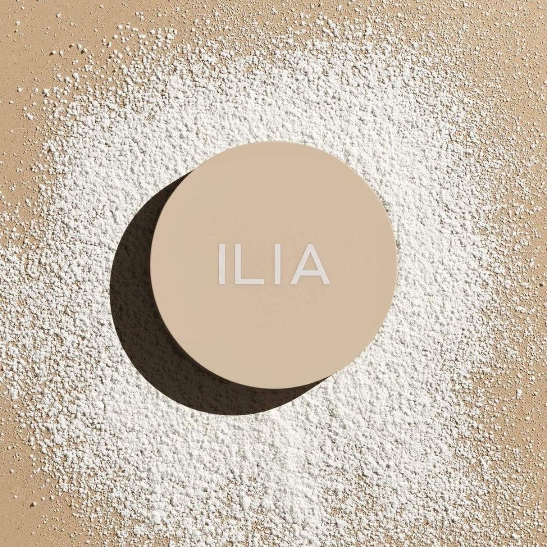 ILIA Soft Focus Finishing Powder Translucent Fade Into You Graphic display image - AILLEA