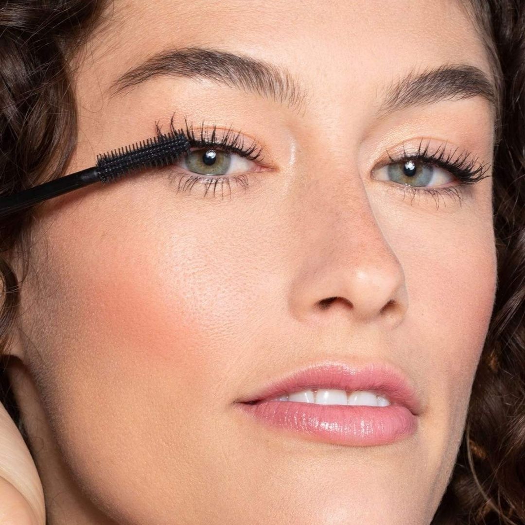 ILIA Limitless Lash Mascara on Model&#39;s Lashes - AILLEA